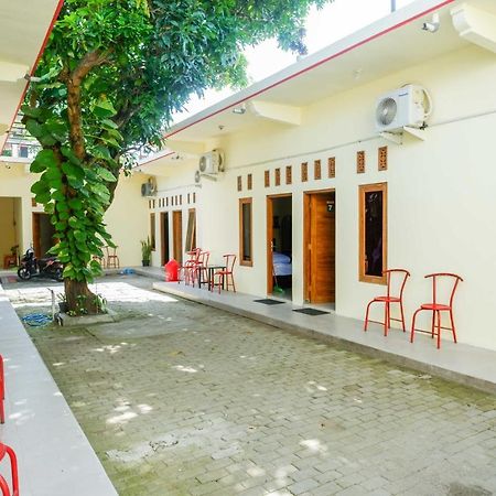 Reddoorz @ Umbul Ponggok Waterpark Klaten エクステリア 写真