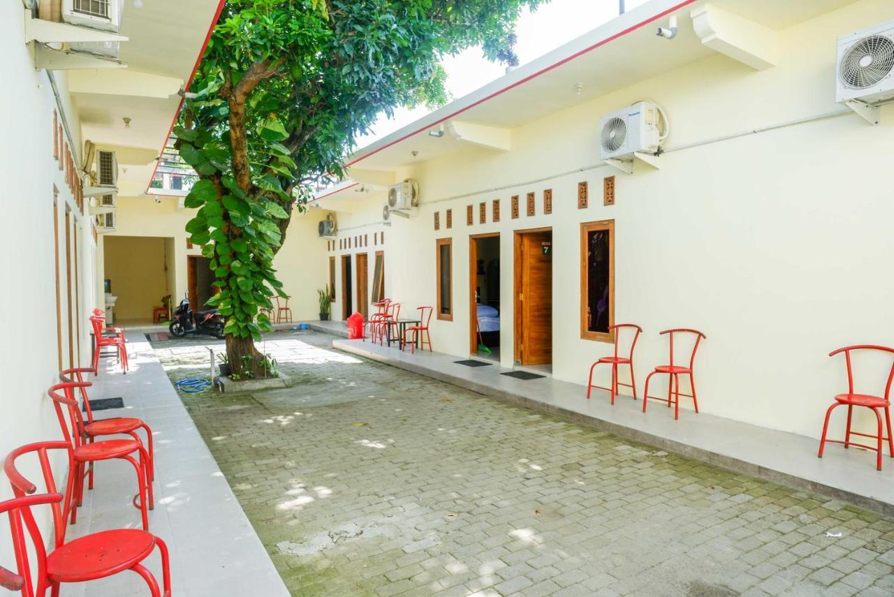 Reddoorz @ Umbul Ponggok Waterpark Klaten エクステリア 写真