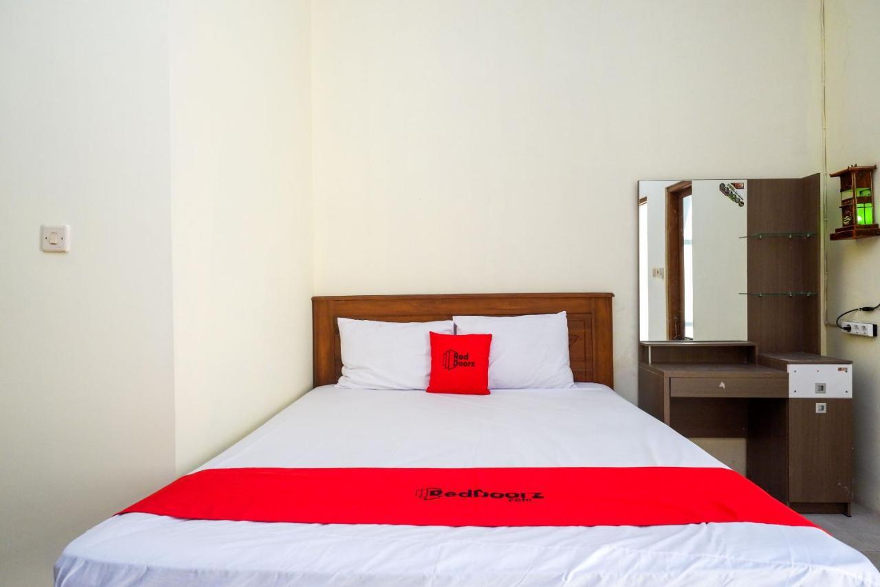 Reddoorz @ Umbul Ponggok Waterpark Klaten エクステリア 写真