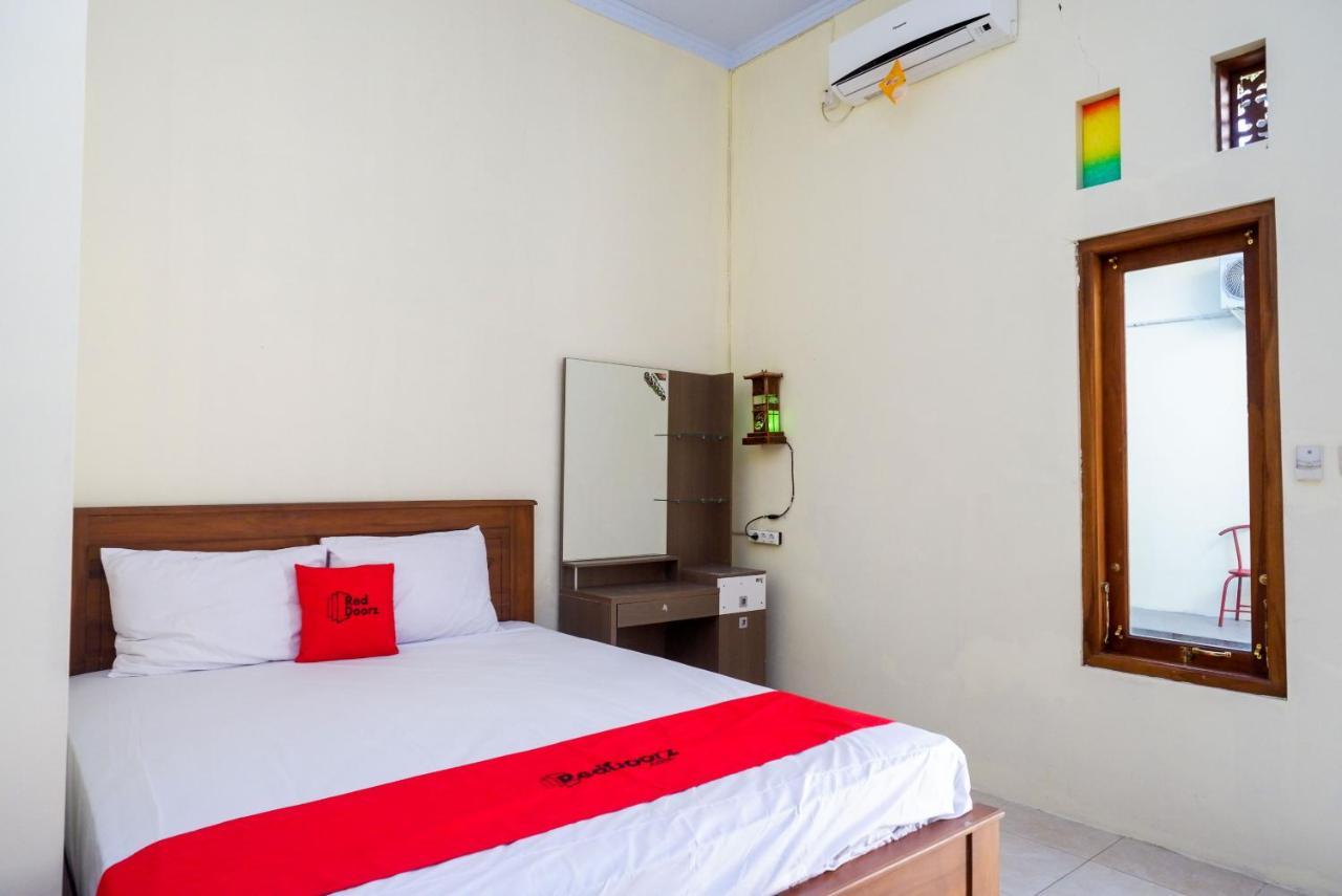 Reddoorz @ Umbul Ponggok Waterpark Klaten エクステリア 写真